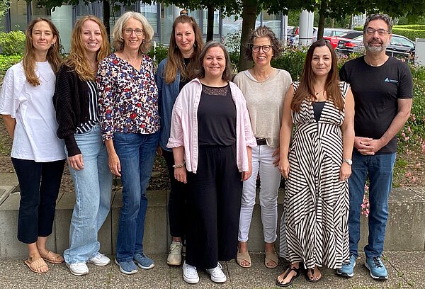 Von links: Koordinatorin ElternChanceN, daneben Verena Rothmund, im Weiteren Marion Telgenbüscher, Christina Schulze, Jasmin D’Andrea, Christiane Hall, Jessica Schöllhorn und Achim Kolb.