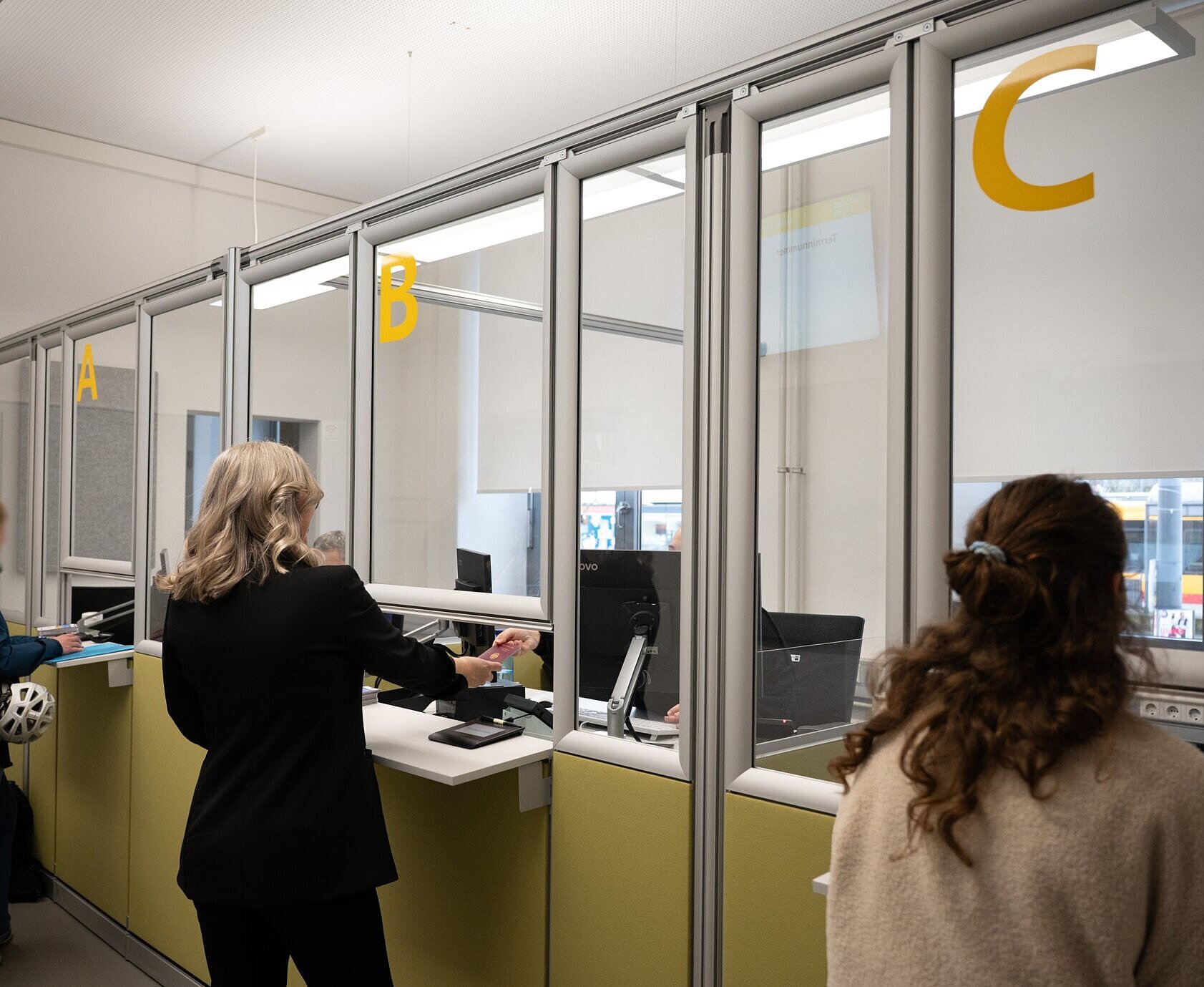 Die Expresshalle der Ausländerbehörde bedient einfache und eilige Anliegen.