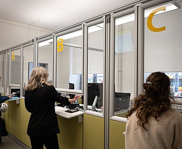 Die Expresshalle der Ausländerbehörde bedient einfache und eilige Anliegen.