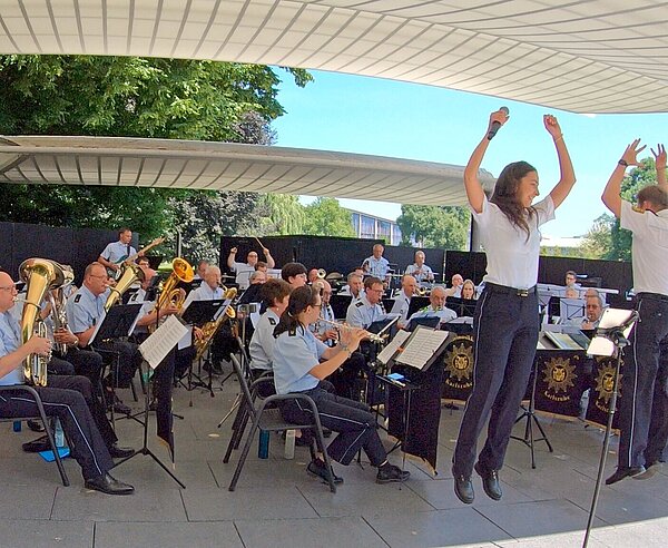 Das Polizeimusikkorps Karlsruhe ist am Sonntag beim Sommerfest auf der Seebühne zu erleben. 