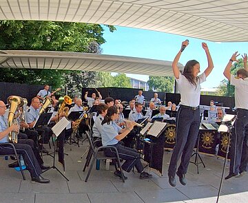 Das Polizeimusikkorps Karlsruhe ist am Sonntag beim Sommerfest auf der Seebühne zu erleben. 
