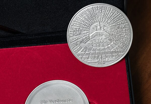 Abbildung der Ehrenmedaille der Stadt Karlsruhe