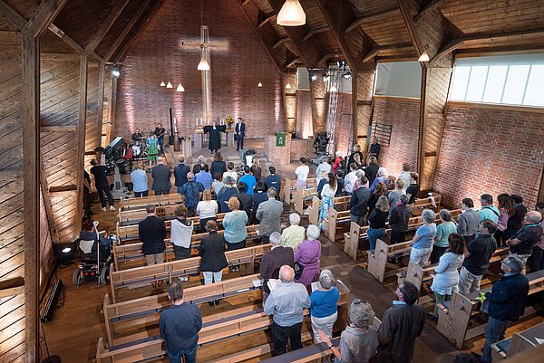 Aus der Friedenskirche sendete das ZDF den Fernsehgottesdienst.