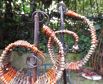 Weiden flechten „Weidenschnecke auf Stahlstab“