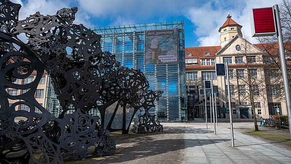 Gebäudeansicht des Zentrum für Kunst und Medien, ZKM