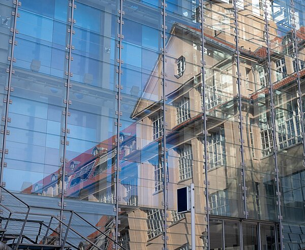 Spiegelung des ZKM-Gebäudes