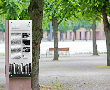 Stele zur Bücherverbrennung auf dem westlichen Schlossplatz 2013