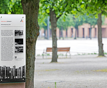 Stele zur Bücherverbrennung auf dem westlichen Schlossplatz 2013