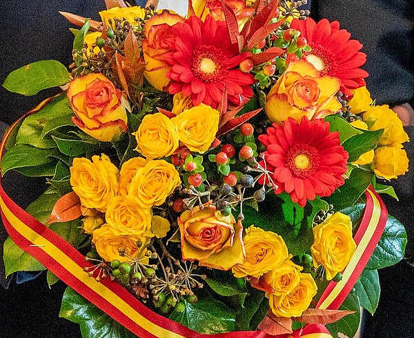 Blumenstrauß als Gratulation der Stadt Karlsruhe