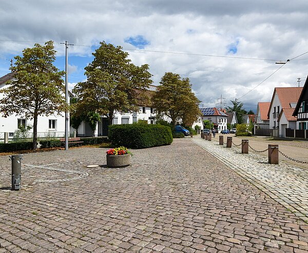 Blick in die Inselstraße mit Bebauung