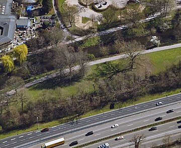 Zwischen dem Grünwall entlang der Südtangente und der Alb, südwestlich vom „Kühlen Krug“, beginnen die Arbeiten für ein Hundewiese