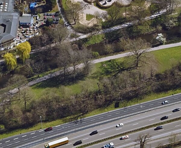 Zwischen dem Grünwall entlang der Südtangente und der Alb, südwestlich vom „Kühlen Krug“, beginnen die Arbeiten für ein Hundewiese