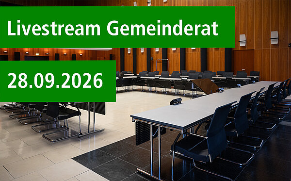 Foto mit Blick in den Bürgersaal vor der Gemeindratssitzung und Schrift Livestream Gemeinderat ab 28.09.2026