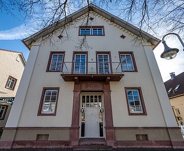 Außenansicht des Gebäudes der Ortsverwaltung Neureut