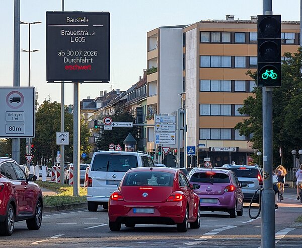 Ankündigung für das Infrastrukturprojekt Knoten Kriegsstraße / Brauerstraße / Reinhold-Frank-Straße 