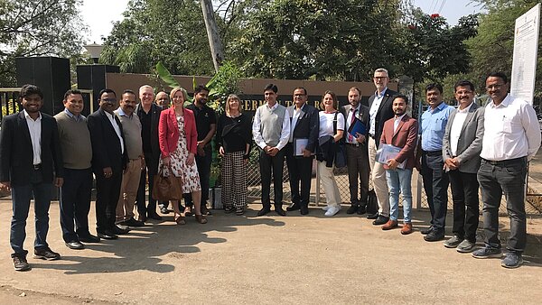 Beim „Indo-German Tool Room“: Informationsbesuch der Gruppe aus Karlsruhe um Delegationsleiter Michael Kaiser, Direktor Wirtschaftsförderung der Stadt Karlsruhe (5. v.l.) 