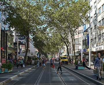 Die Fußgängerzone in der Karlsruher Innenstadt