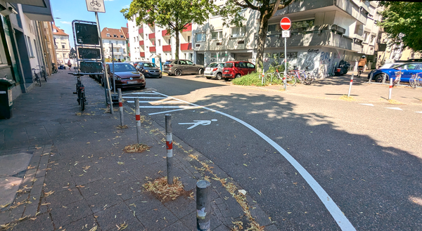 Freihalten von Sichtfeldern im Straßenverkehr - Neue Markierungen an der Kreuzung Hirschstraße und Gartenstraße