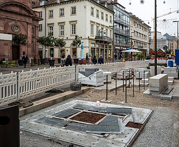 Baustelle zur Neugestaltung der Fußgängerzone vor der Kleinen Kirche