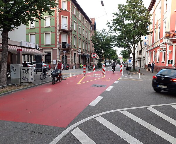 Diagonalsperre an der Kreuzung Sophien- / Lessingstraße