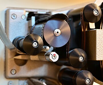 Antiker Kameraprojektor im Filmtheater Schauburg.