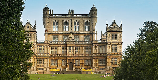 Blick über den Wollaton Park auf Wollaton Hall