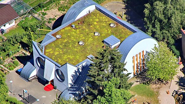 Luftbild des Kindergartens.