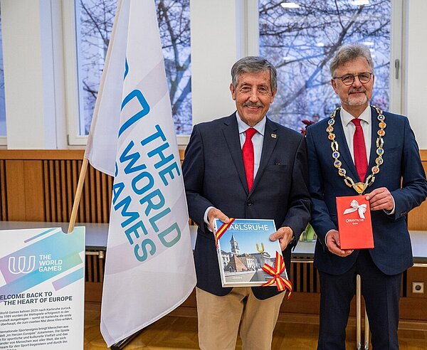 IWGA-Präsident José Perurena (links) und Karlsruhes Oberbürgermeister Dr. Frank Mentrup.