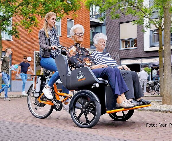 Rikscha mit E-Antrieb, Beförderung per Rad