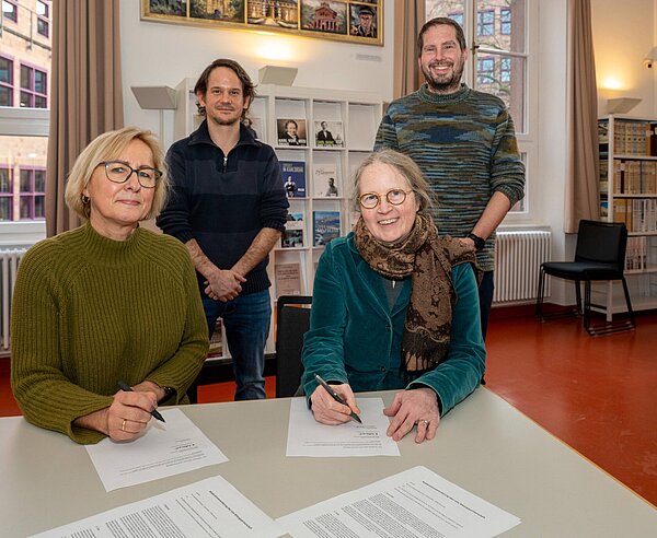 Kooperation besiegelt: Heike Willamowski (l.) und Katrin Dort.