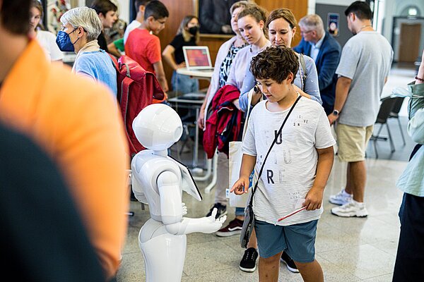 Für jedes Alter ist etwas bei der Bunten Nacht der Digitalisierung dabei