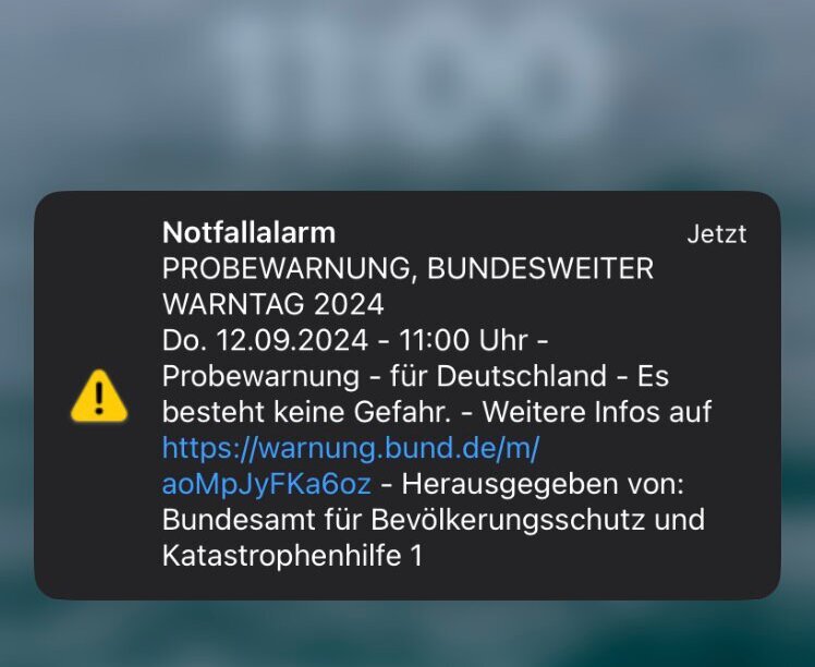 Screenshot eines iPhone-Bildschirms mit Probewarnung des Bundesamts für Bevölkerungsschutz und Katastrophenhilfe
