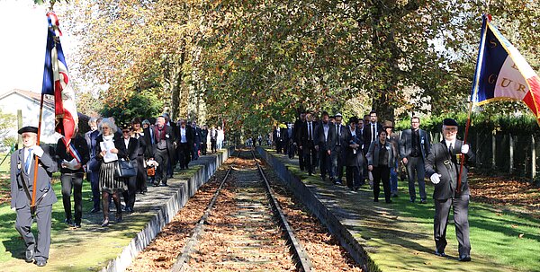Fahnenzug bei der Gedenkveranstaltung