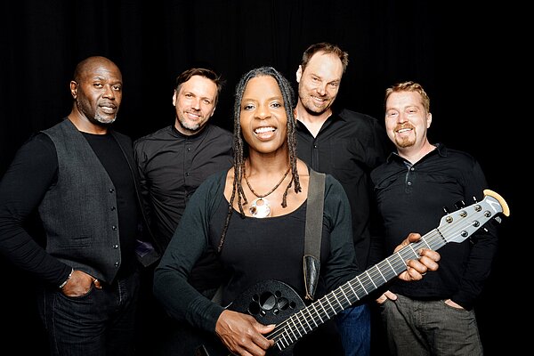 Judy Bailey eröffnet am 31. August um 19:30 Uhr das musikalische Begleitprogramm auf der Marktplatzbühne.