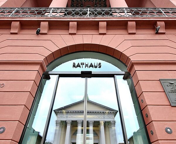 Rathaus Eingang-IMG_3292.JPG