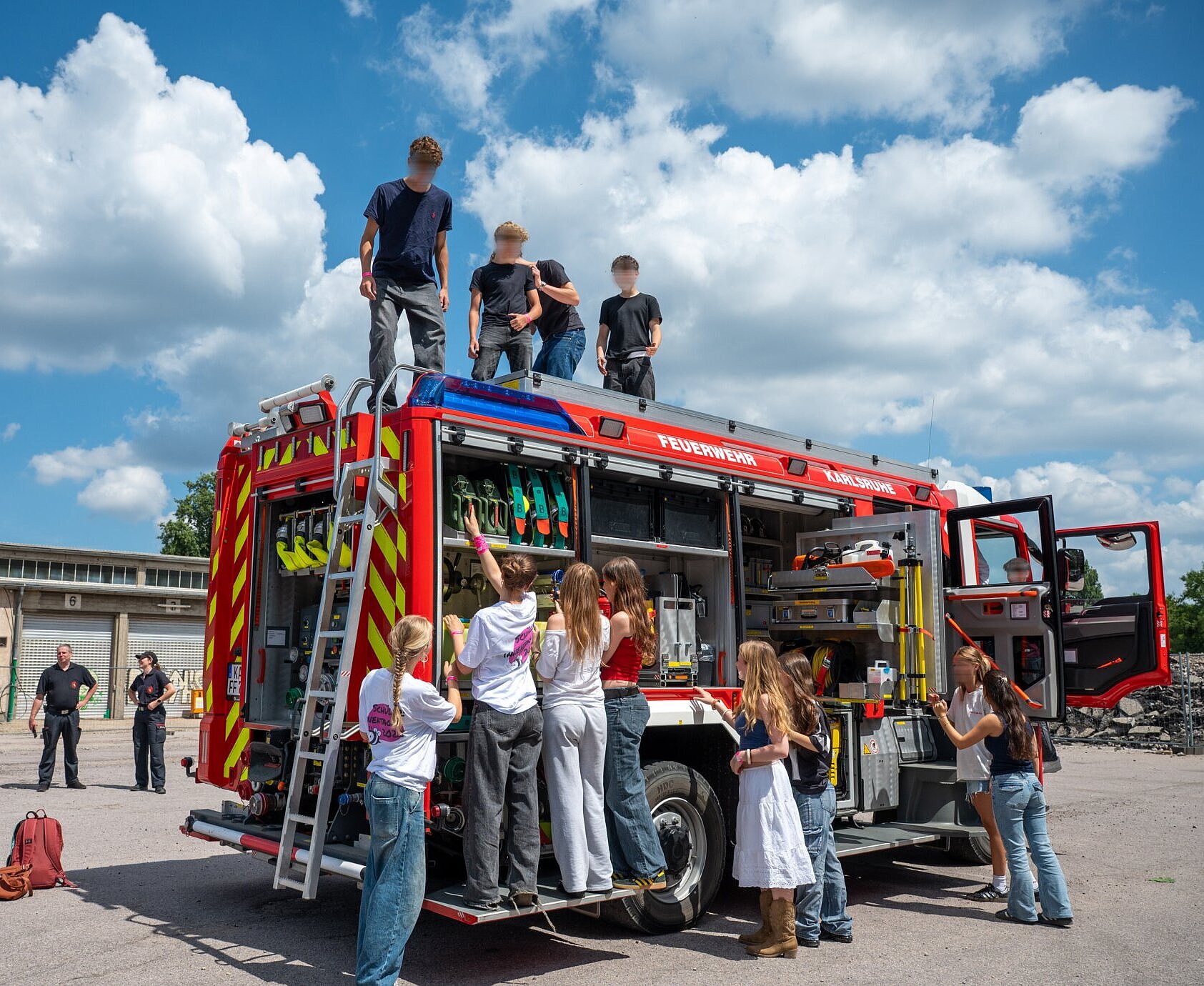 Wie sieht eigentlich ein Löschfahrzeug von innen aus? Dieser Frage konnten die Schülerinnen und Schüler bei den Schüler*innentagen 2025 auf den Grund gehen.