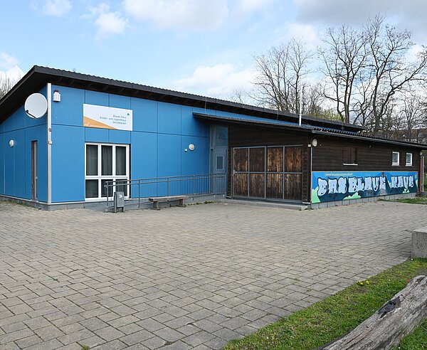 Fußballplatz KJH Geroldsäcker mit angrenzendem Spielpatz und Calisthenics