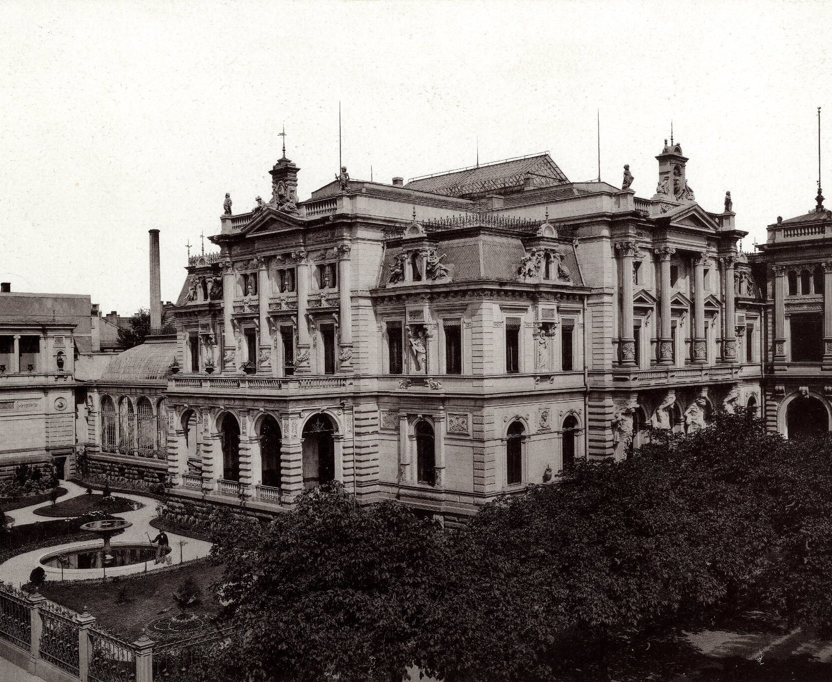 Fotografie des Prinz-Max-Palais, um 1896.