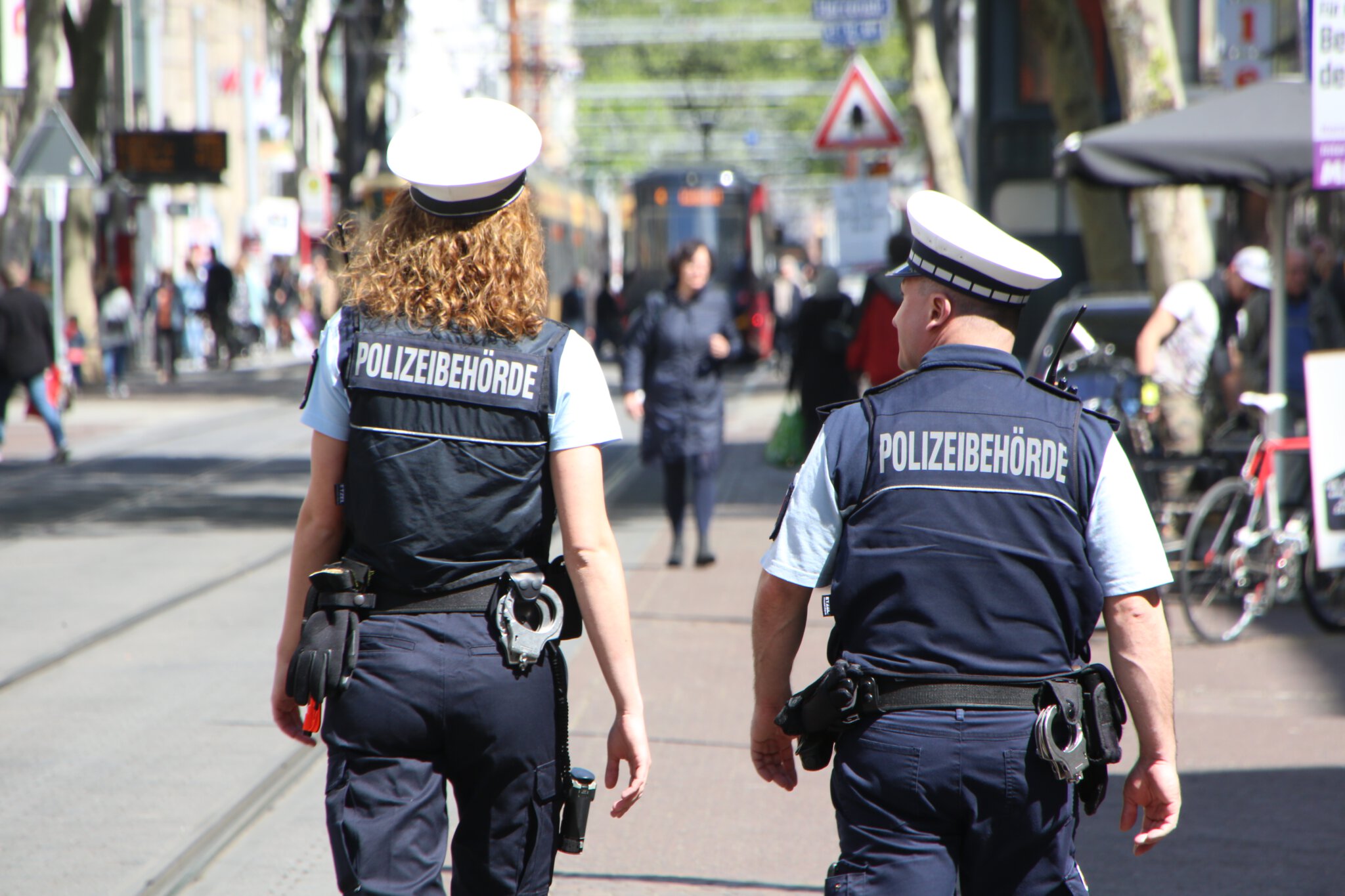 Karlsruhe: Mitarbeiter des Kommunalen Ordnungsdienstes (KOD) verletzt