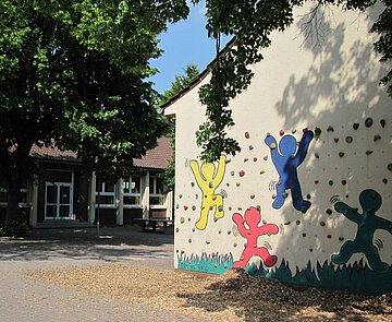 Bild zeigt einen Schulhof