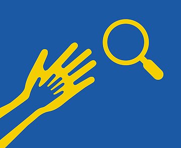Die Grafik steht symbolisch für die Ukrainehilfe. Es zeigt eine gelbe  Hand mit gelber Lupe vor blauem Hintergrund.