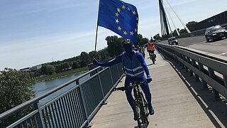 Radsternfahrt über die Rheinbrücke