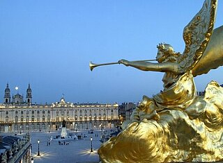Bild zeigt den Place Stanislas in Nancy.