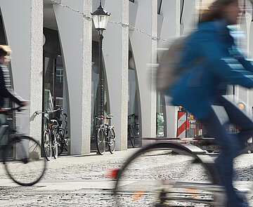 Forum für Aktive Mobilität - Das Bild zeigt eine Fahrradstraße in Karlsruhe.
