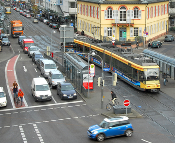Verkehrsentwicklungsplan - Das Bild zeigt die Kreuzung Kriegsstraße und Karlstraße von oben.