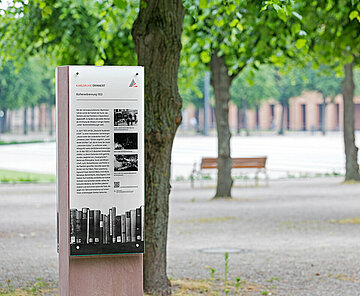 Stele zur Bücherverbrennung auf dem westlichen Schlossplatz 2013