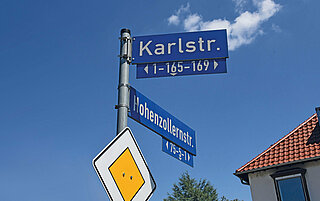Straßennamenschild der Karlstraße in Karlsruhe