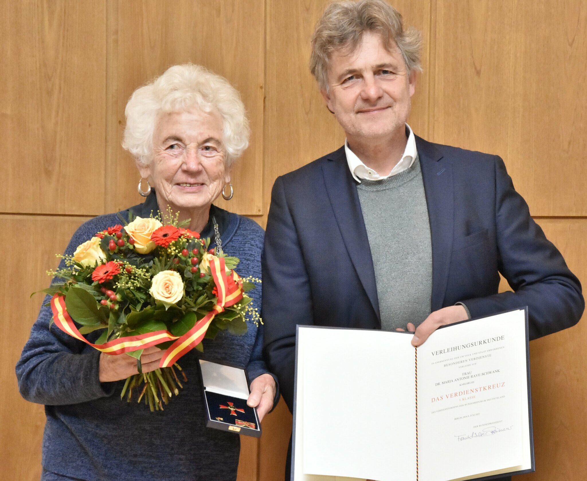 Für über 50 Jahre Einsatz für psychisch kranke Menschen erhielt Maria Rave-Schwank das Bundesverdienstkreuz erster Klasse.