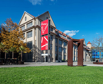 Das Foto zeigt eine Außenaufnahme der Städtischen Galerie Karlsruhe