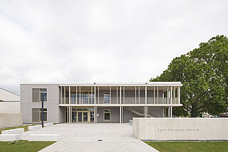 Das Bild zeigt die Kindertagesstätte in der Egon-Eiermann-Allee in Karlsruhe.